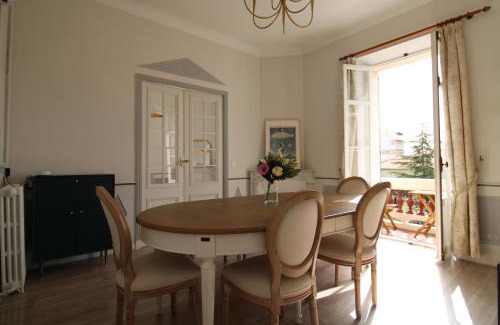 Riou - Petit Juas - Av de Grasse Apartamento | Appartement Cottage Reine