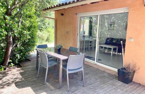 Le Revest-les-Eaux Apartamento | Appartement dans un coin de paradis avec piscine