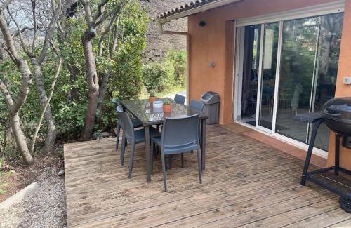 Le Revest-les-Eaux Apartamento | Appartement dans un coin de paradis avec piscine