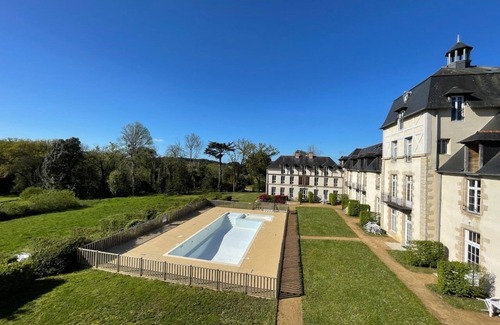Baden Casa | Appartement Dans Château, Piscine, Balades. 4,5km de L'ile aux Moines