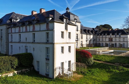 Baden Casa | Appartement Dans Château, Piscine, Balades. 4,5km de L'ile aux Moines