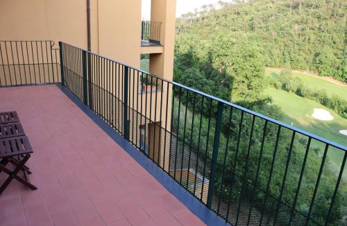 Cogoleto Apartamento | Appartement Dans un Terrain de Golf, 5 min de la mer en Voiture, Parking Gratuit