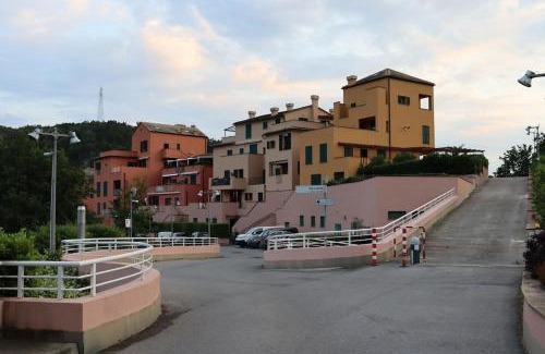 Cogoleto Apartamento | Appartement Dans un Terrain de Golf, 5 min de la mer en Voiture, Parking Gratuit