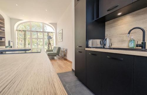 Chateauroux Apartamento | Appartement de Charme au Parc Balsan - Châteauroux, Près Centre Aquatique et Loisir - FR-1-591-556