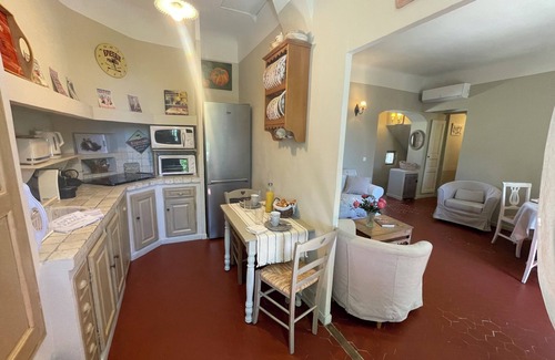 Couronne Urbaine Apartamento | Appartement de Charme Dans Maison de Ville, Climatisé, Grande Terrasse