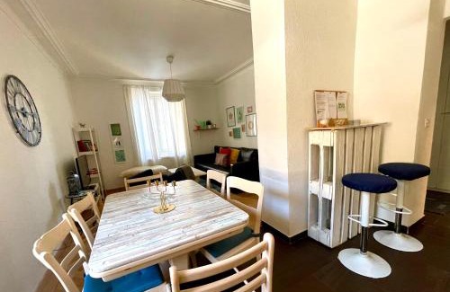 Le Locle Apartamento | Appartement Douces heures avec parking couvert privé