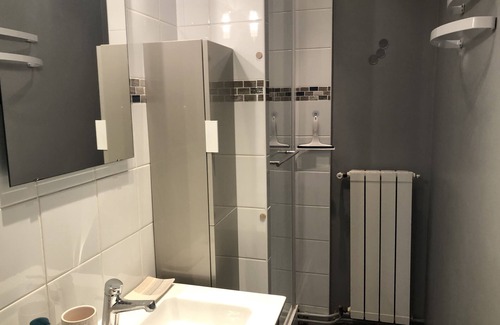 Alpes-Romans Apartamento | Appartement en rez de Chaussée Dans Quartier Calme