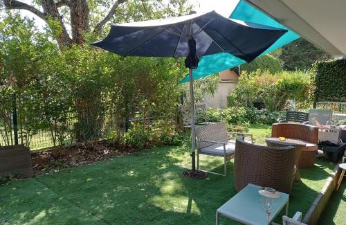 Decines-Charpieu Casa | Appartement entier Cozy Rdj Parking gratuit, proche tramway, stade OL, ARENA, Eurexpo, Aéroport StExupéry, Gare TGV Lyon Partdieu