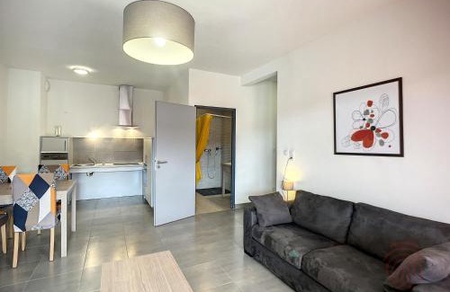 Lamalou-les-Bains Apartamento | Appartement F2 PMR, climatisé, avec terrasse et parking privé, au cœur de Lamalou-les-Bains - FR-1-451-194