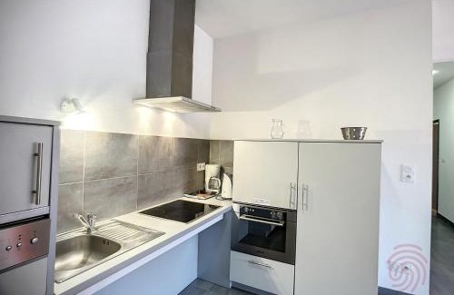 Lamalou-les-Bains Apartamento | Appartement F2 PMR, climatisé, avec terrasse et parking privé, au cœur de Lamalou-les-Bains - FR-1-451-194