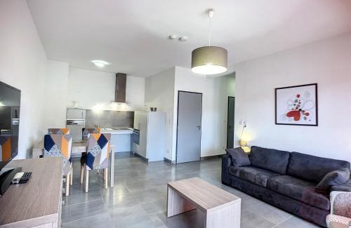 Lamalou-les-Bains Apartamento | Appartement F2 PMR, climatisé, avec terrasse et parking privé, au cœur de Lamalou-les-Bains - FR-1-451-194