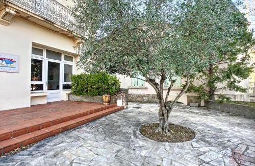 Lamalou-les-Bains Apartamento | Appartement F3 Climatisé PMR à 50m des Thermes avec Terrasse et Parking, Animaux Acceptés - FR-1-451-170