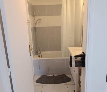 Carrieres-sous-Poissy Apartamento | Appartement Cosy, 30 minutes de Paris
