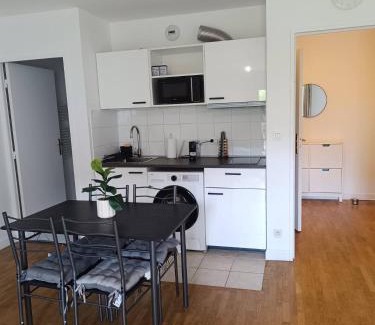 Carrieres-sous-Poissy Apartamento | Appartement Cosy, 30 minutes de Paris