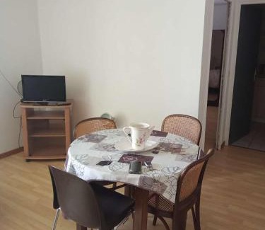 Laroquebrou Apartamento | Appartement