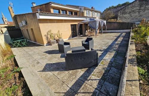 Pernes-les-Fontaines Apartamento | Appartement 3 chambres avec grande terrasse dans le centre de Pernes les Fontaines