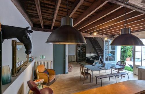 Angouleme Apartamento | Appartement historique avec piscine, salle de jeux, et jardin - idéal famille et amis - FR-1-653-261