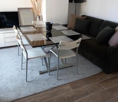 Miramas Apartamento | Appartement indépendant dans une villa
