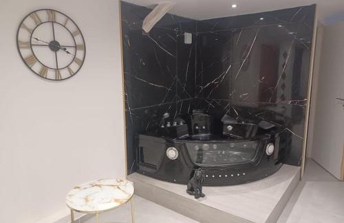 Voiron Apartamento | Appartement Jacuzzi/billard