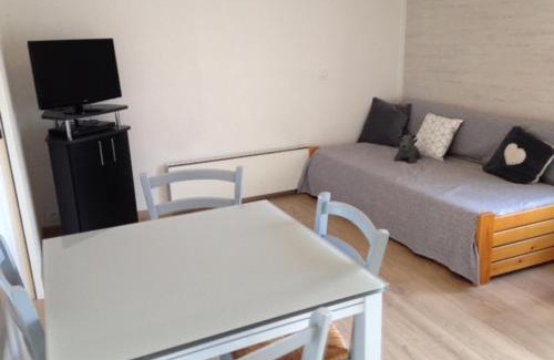 Samoens Apartamento | Appartement lumineux 2 pièces avec balcon, parking et vue sur montagne en centre village - FR-1-629-50