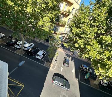 Saint-Martin Apartamento | Appartement Lumineux et Spacieux 2 Chambres avec Parking Gratuit dans la Rue