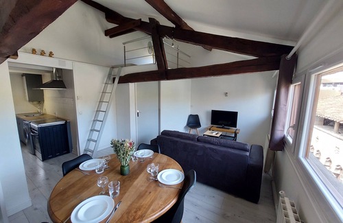 Figeac Apartamento | Appartement Lumineux, vue Place Vival