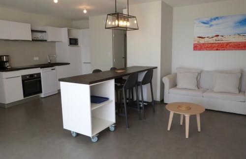 La Tranche-sur-Mer Apartamento | Appartement luxe 4 pers, bord de mer, balcon, piscine, animaux admis, parking, WiFi - FR-1-194-196
