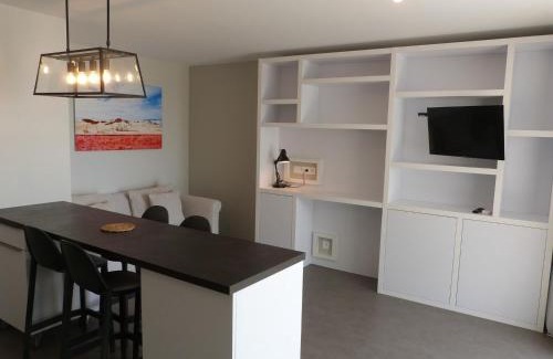 La Tranche-sur-Mer Apartamento | Appartement luxe 4 pers, bord de mer, balcon, piscine, animaux admis, parking, WiFi - FR-1-194-196