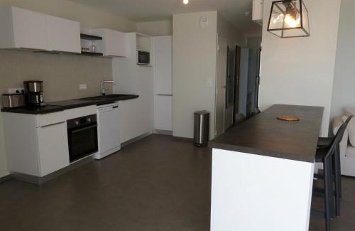La Tranche-sur-Mer Apartamento | Appartement luxe 4 pers, bord de mer, balcon, piscine, animaux admis, parking, WiFi - FR-1-194-196
