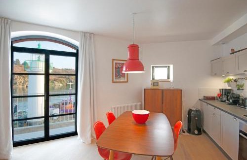 Sauzon Apartamento | Appartement moderne avec vue sur port et balcon à Sauzon - FR-1-418-188