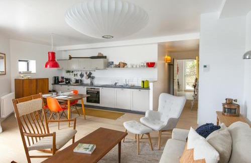 Sauzon Apartamento | Appartement moderne avec vue sur port et balcon à Sauzon - FR-1-418-188