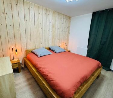 Murol Apartamento | Appartement Murol neuf calme, centre village, vue Château