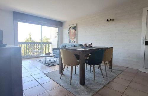 Pyrenees 2000 Apartamento | Appartement rénové 3 pièces avec terrasse, casier à skis et parking privé à Bolquère - FR-1-592-40