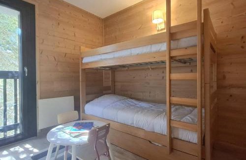 Pyrenees 2000 Apartamento | Appartement rénové 3 pièces avec terrasse, casier à skis et parking privé à Bolquère - FR-1-592-40