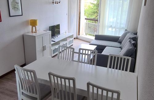 Villard-de-Lans Apartamento | Appartement rénové 43m² avec 2 balcons, parking gratuit et Wi-Fi, à Villard-de-Lans - FR-1-515-66