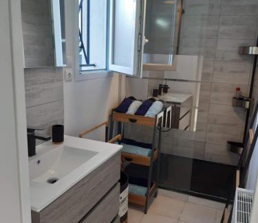 La Roche-Chalais Apartamento | Appartement rénové Le New-York en centre ville - Terrasse et parking - non climatisé