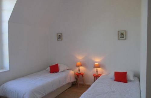 Trevol Casa | Appartement spacieux au Château avec parc arboré, proche de Villeneuve sur Allier, pour 6 pers., WiFi - FR-1-489-73
