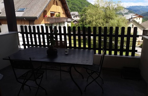 Mieussy Apartamento | Appartement Spacieux au Centre du Village