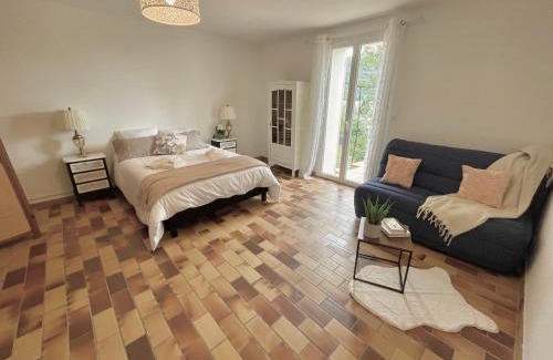 Nyons Apartamento | Appartement spacieux dans maison bourgeoise avec grande terrasse et jardin privatif ombragé, à 10 min à pied du centre-ville