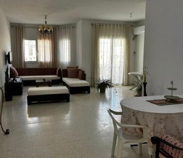 Dar Chaabane Al Fehri Apartamento | Appartement spacieux - Dar Chaabane plage