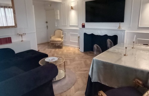 Livry-Gargan Apartamento | Appartement Suite Charmant et Spacieux Décor Haussmannien