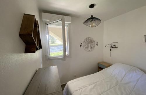 La Roche-Posay Apartamento | Appartement T2 avec terrasse et Wi-Fi proche des Thermes du Connétable - FR-1-541-125