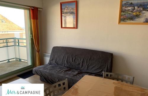 Fort-Mahon-Plage Apartamento | Appartement T2 Cabine Proche Plage avec Balcon et Parking Privé - FR-1-482-110