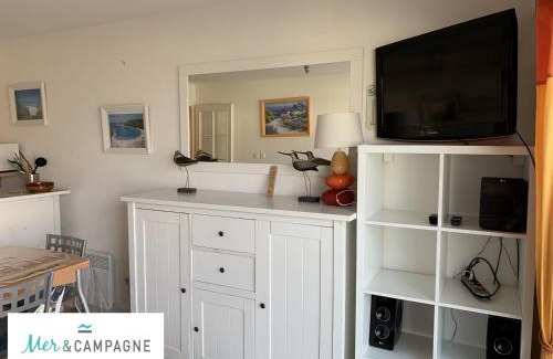Fort-Mahon-Plage Apartamento | Appartement T2 Cabine Proche Plage avec Balcon et Parking Privé - FR-1-482-110