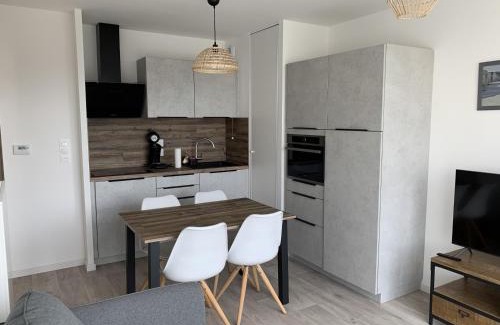 Fort-Mahon-Plage Apartamento | Appartement T2 Centre Ville avec Parking - Fort-Mahon-Plage - FR-1-482-94