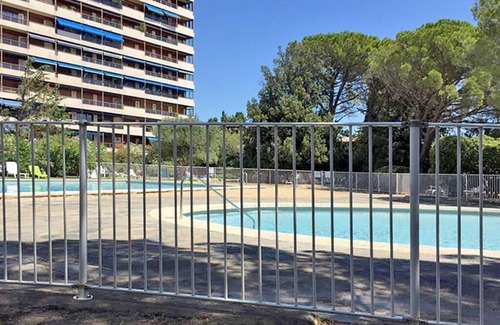 Les Angles Apartamento | Appartement Terrasse au Calme à 10 mn du Centre D'avignon, Avec Piscine Commune