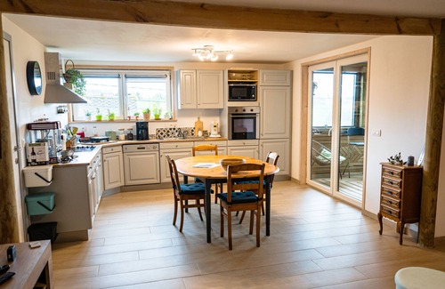 Froidchapelle Apartamento | Appartement Tout Confort Avec Terrasse Couverte. Calme et Détente