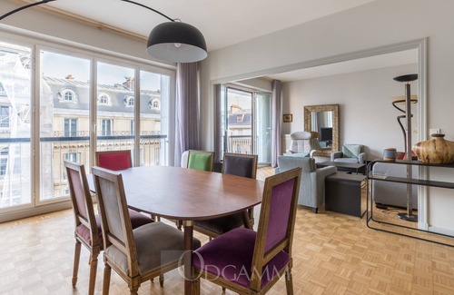 Champs-Elysees Apartamento | Appartement Triangle D'or Paris Champs Elysées 2 Chambres 75 m2