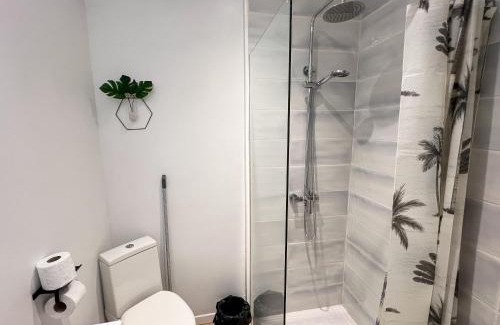 Saint-Assiscle Apartamento | Appartements Confortables - Gare à 5 min pied - 20min de la plage - Terrasse