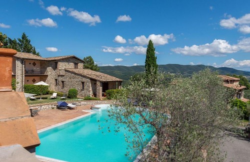 Canalicchio Casa | Appealing Holiday Home in Collazzone with Sauna & Pool